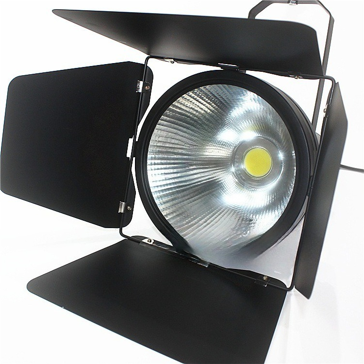 Projecteur LED COB haute puiss - Power Tools Exhibition avis et prix